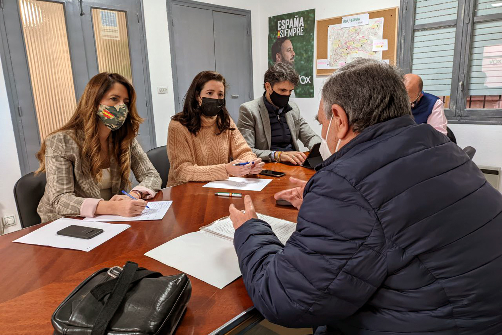 elecciones regionales vox reunion asociaciones Amanecer