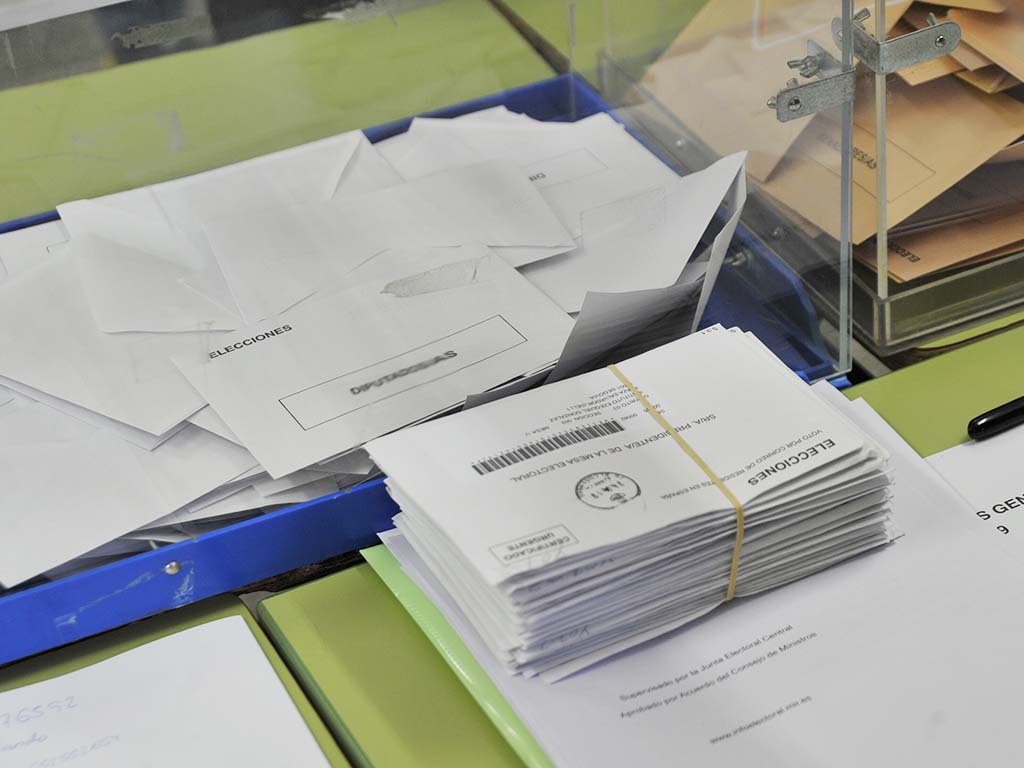 elecciones votos urnas sobres