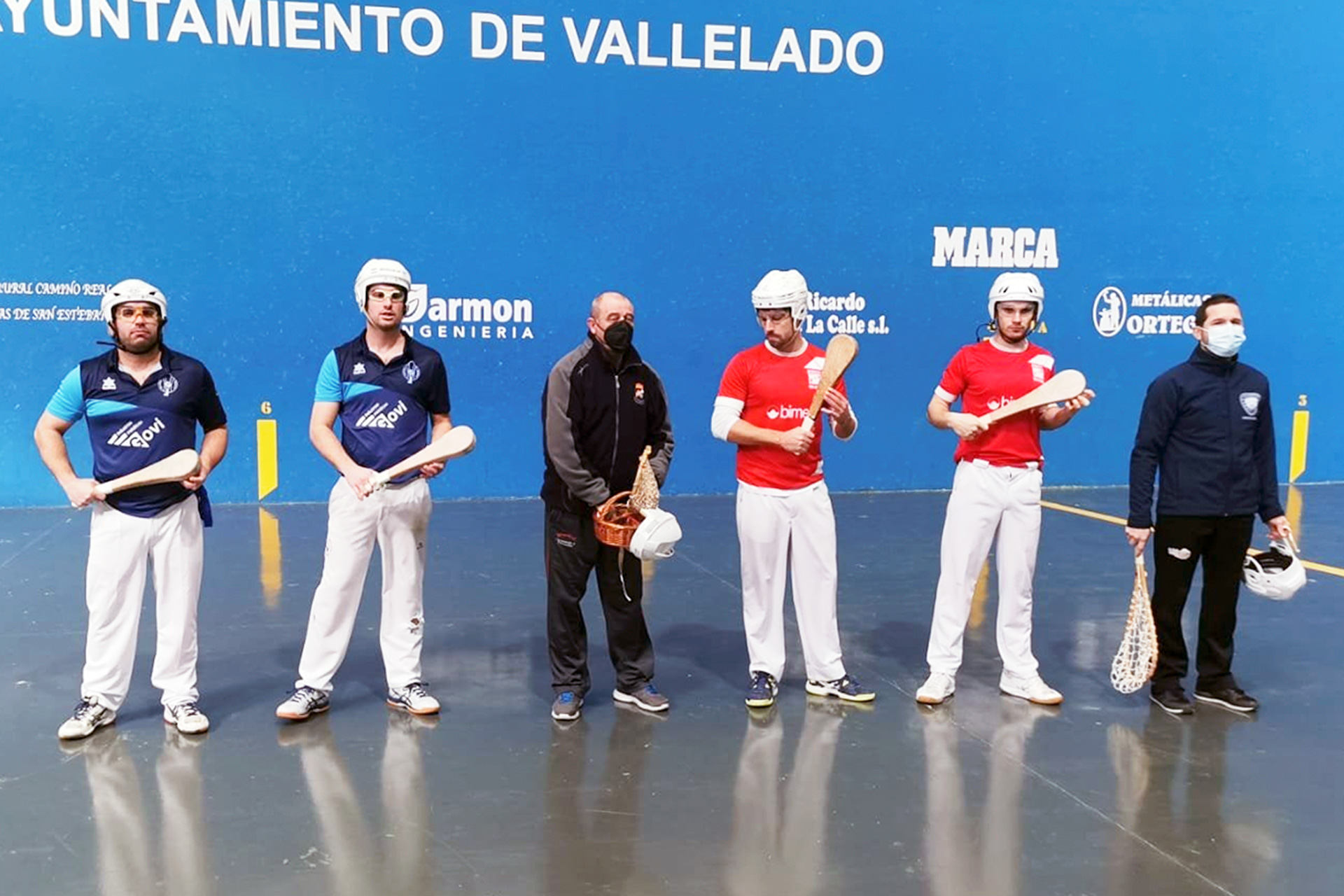 Los protagonistas del encuentro de pala corta que disputaron Vallelado y Armintza. / E.A.