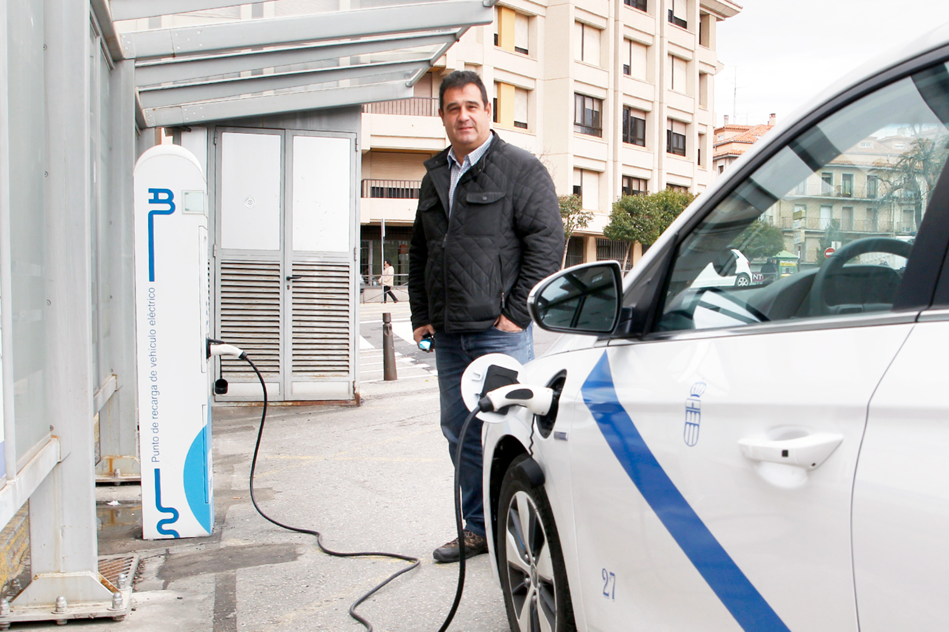 presidente taxistas Fernando nunez coche hibrido