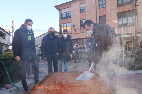Tudanca, a Mañueco: "Está más preocupado en defender macrogranjas que consultorios médicos" 1 tudanca pinguinos