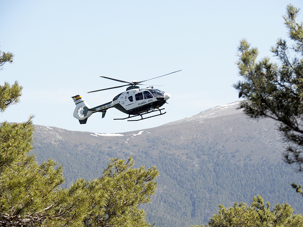 El Servicio Aéreo de la Guardia Civil se ocupó del rescate en la cresta de Claveles. / KAMARERO