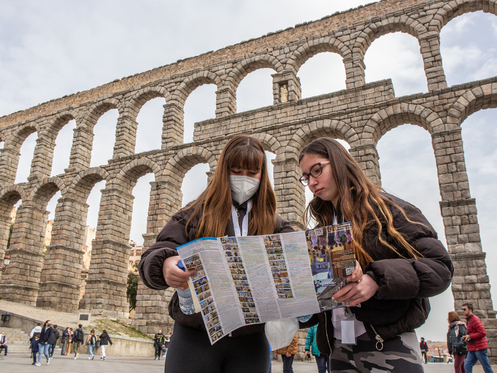 Dos de las participantes, durante la Ruta Geolímpica que no puntuaba para la prueba. / Nerea Llorente