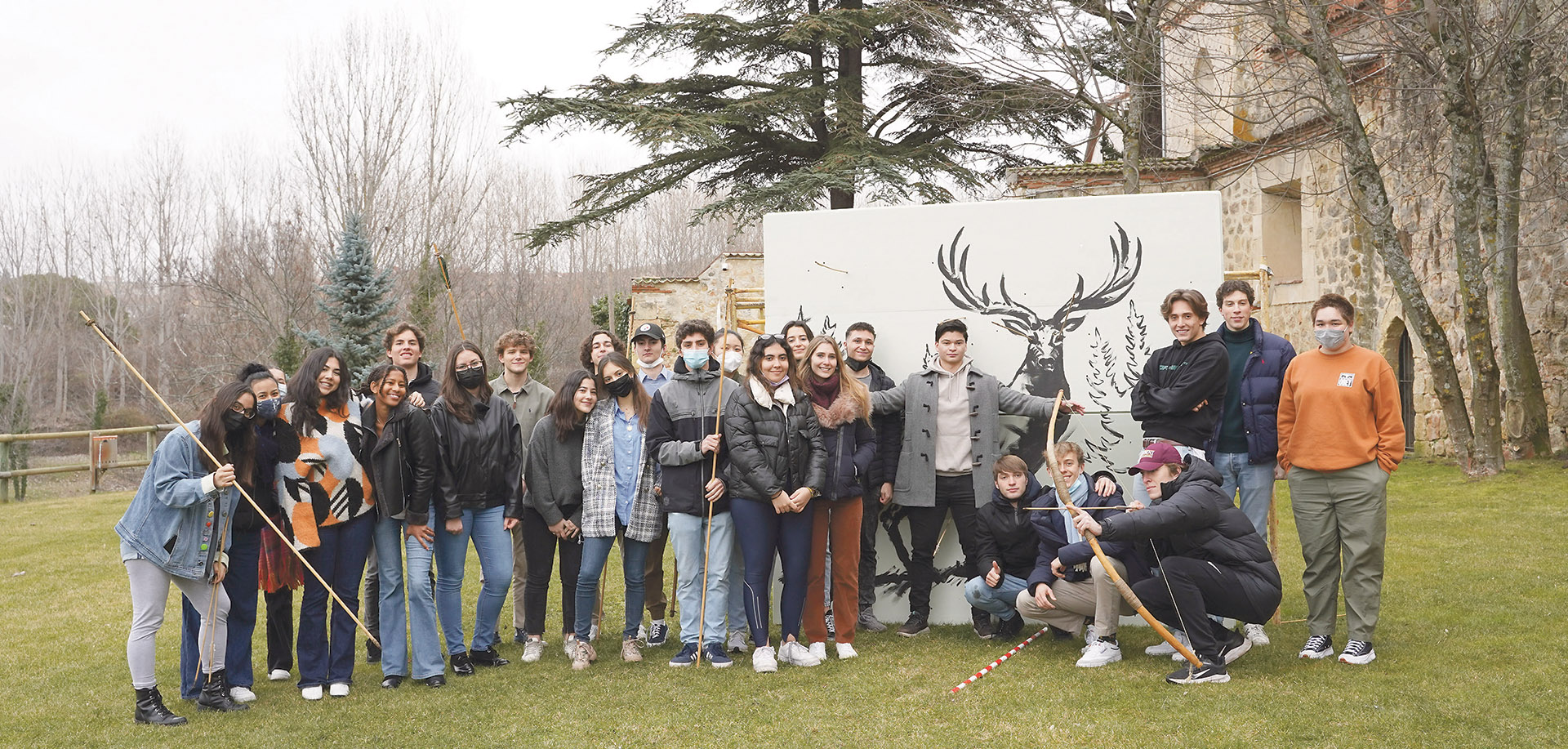 En “IEU Archaeolympics”, los alumnos practicaron un juego de pelota de los antiguos romanos, el lanzamiento de azagayas y el tiro de flechas con arco. Roberto Arribas