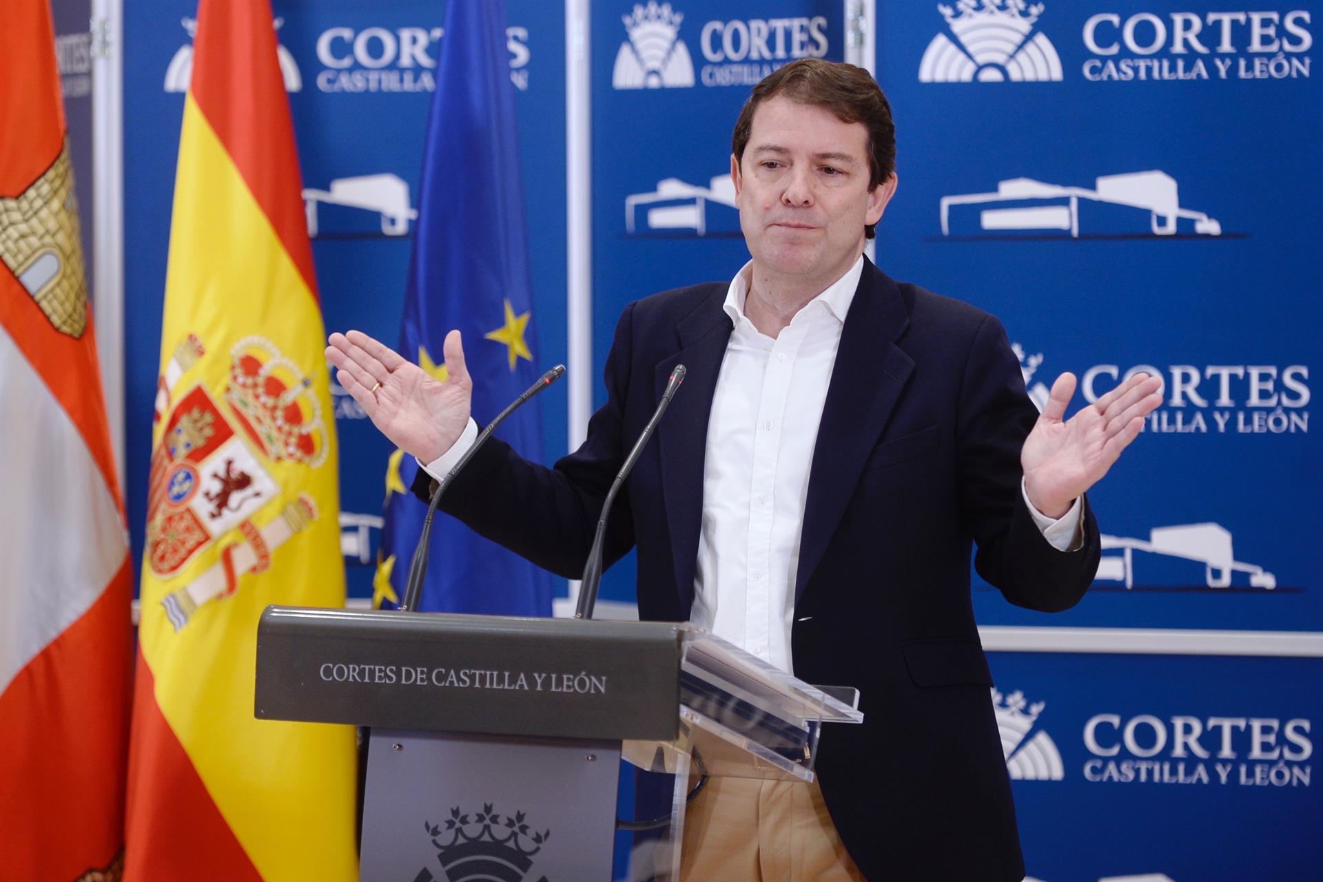 El candidato del PP a la Presidencia de la Junta de Castilla y León, Alfonso Fernández Mañueco durante la rueda de prensa. EFE/ Nacho Gallego