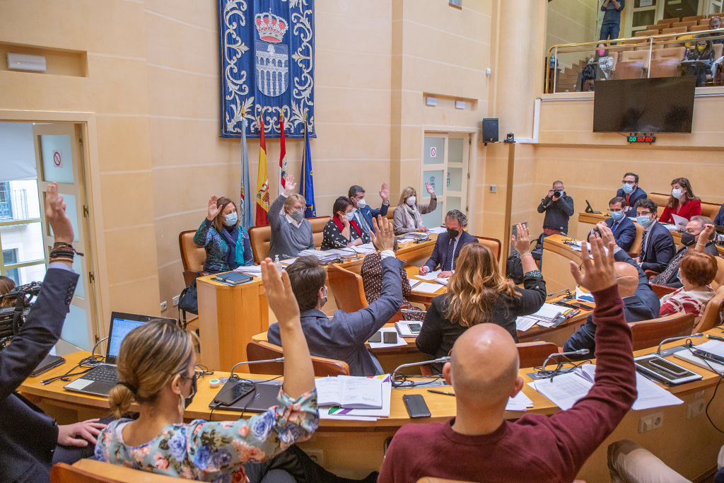 Los votos de PSOE e IU fueron los únicos favorables al programa económico para 2022./NEREA LLORENTE