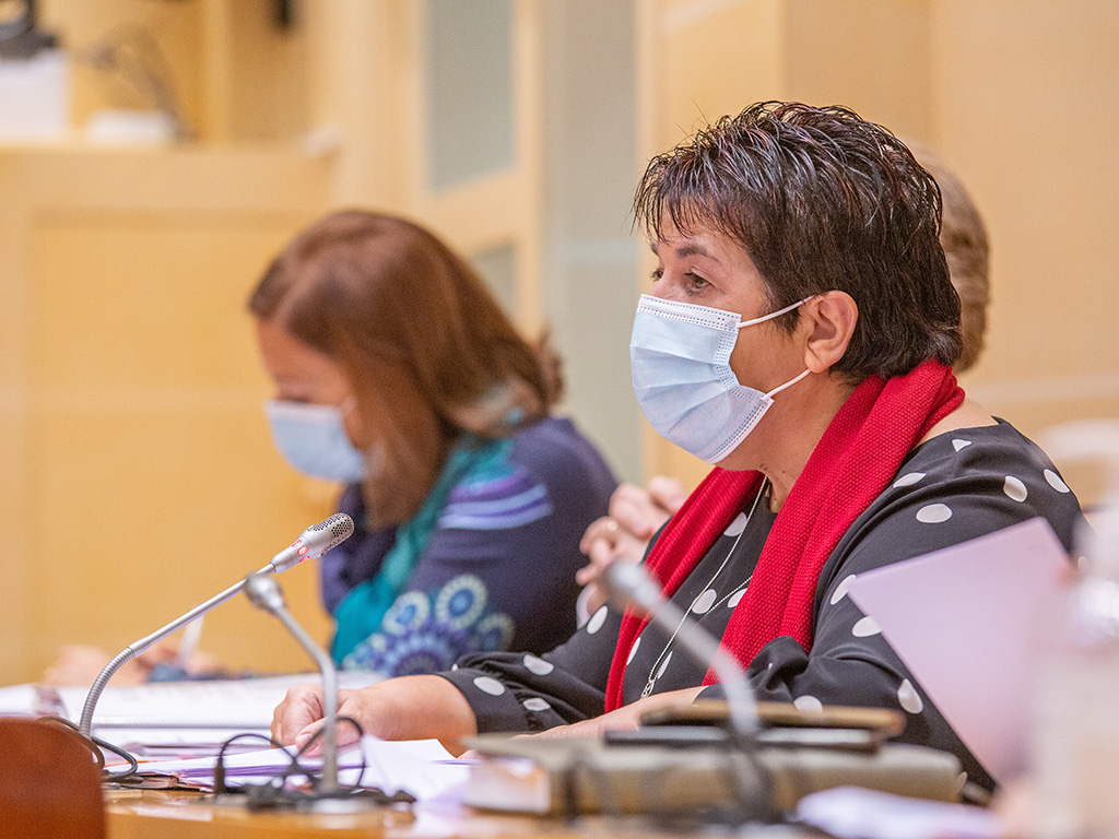 La alcaldesa, en un momento del pleno municipal./NEREA LLORENTE