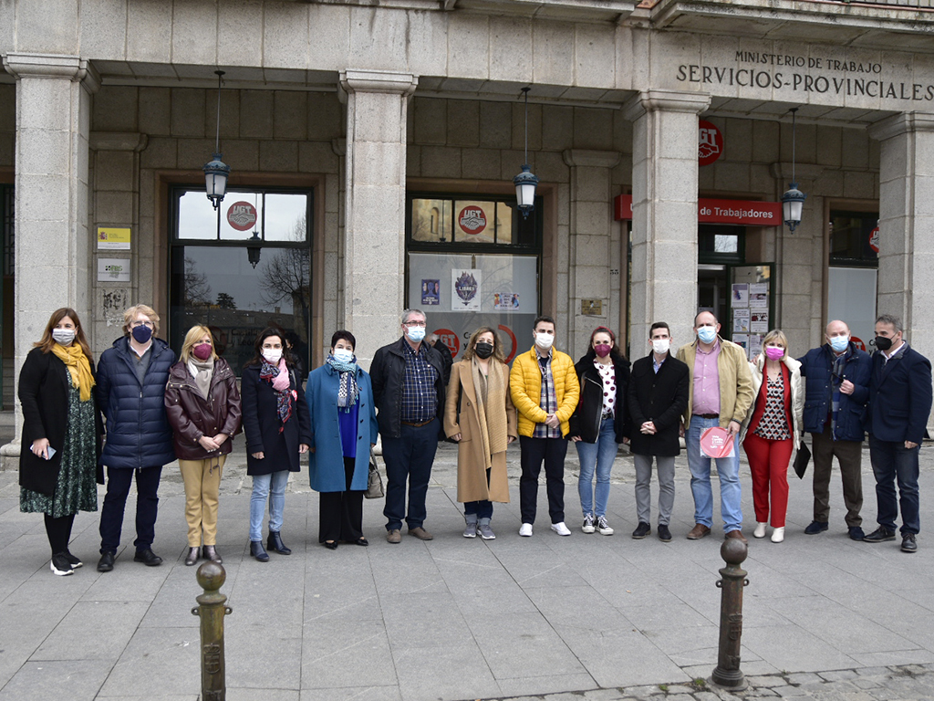 Los candidatos del PSOE a las Cortes acompañaron ayer a la eurodiputada socialista Iratxe García en Segovia. / E.A.
