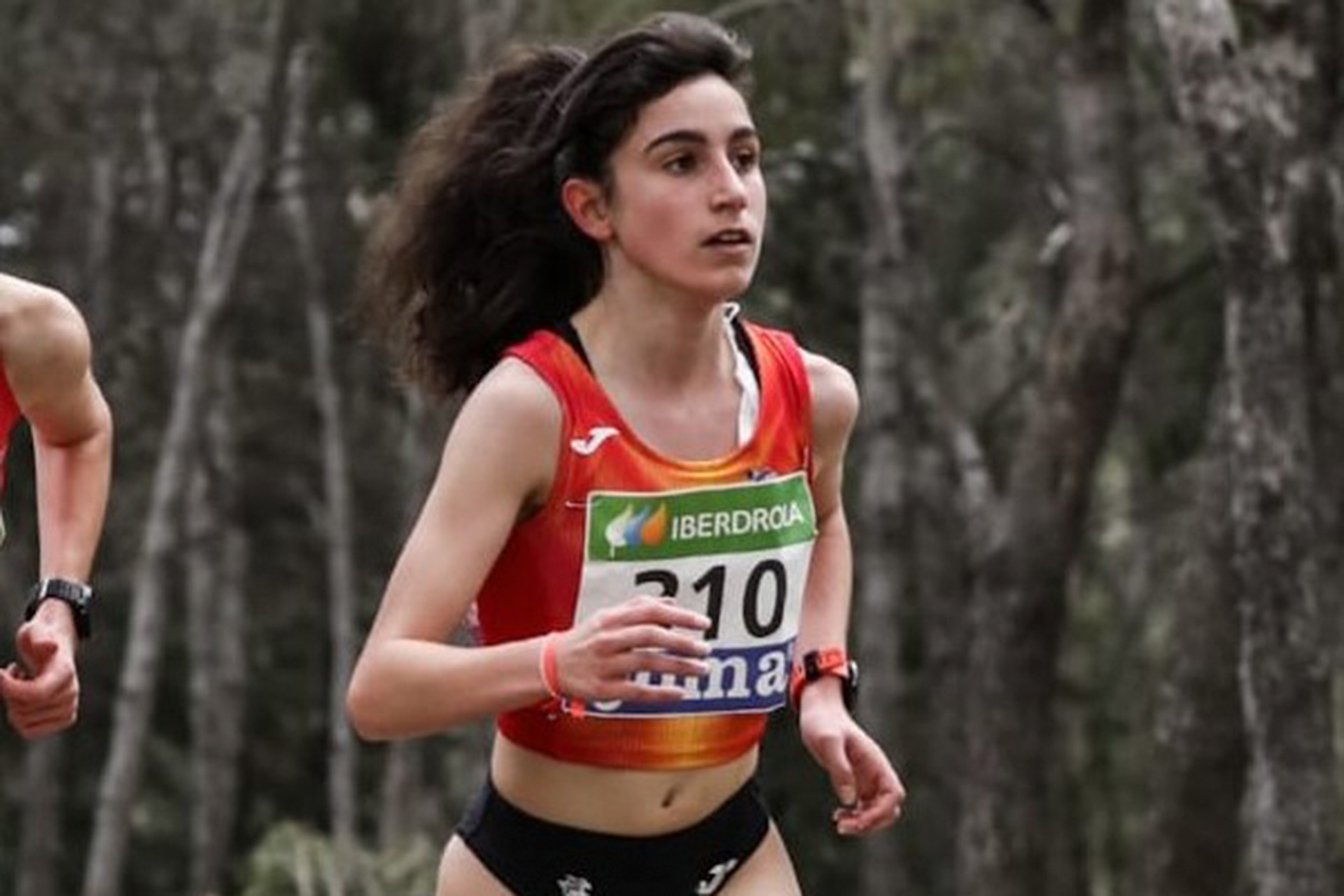 La atleta Claudia Corral, con la selección de Castilla y León en el campeonato de España de campo a través de Jaén.