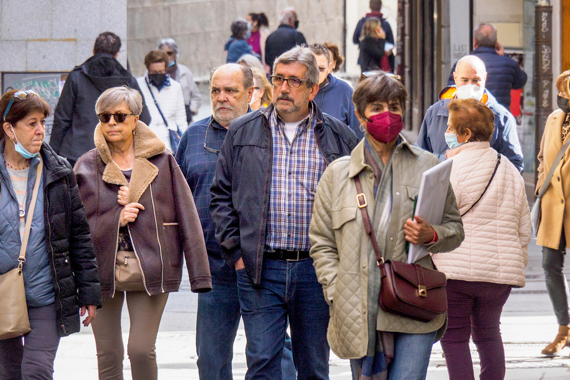 Buena parte de los segovianos optaron por mantener el uso de la mascarilla a pesar de no ser obligatoria en exteriores.