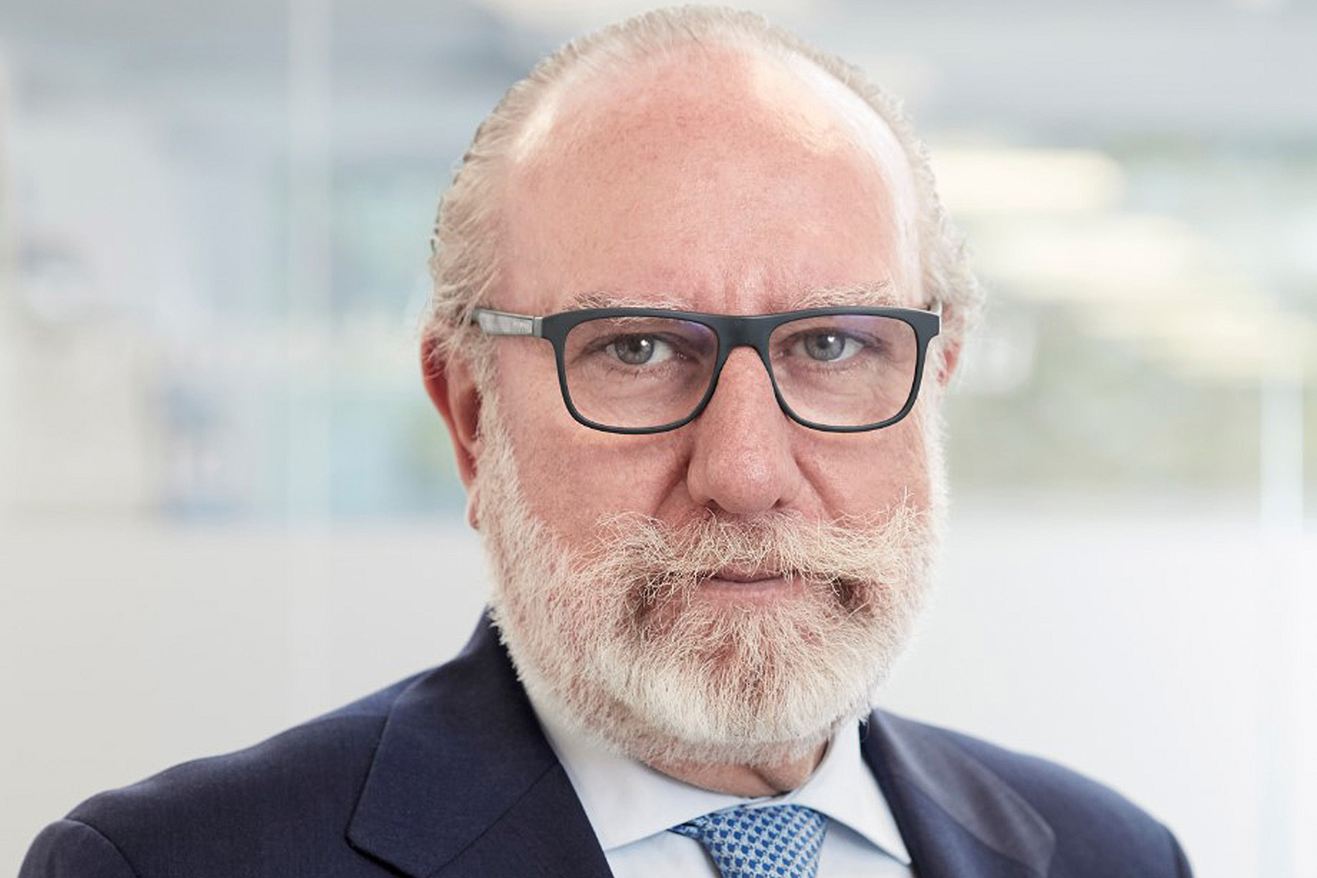 El abogado y economista Luis Martín es el actual decano de la Sección de Segovia. / E.A.