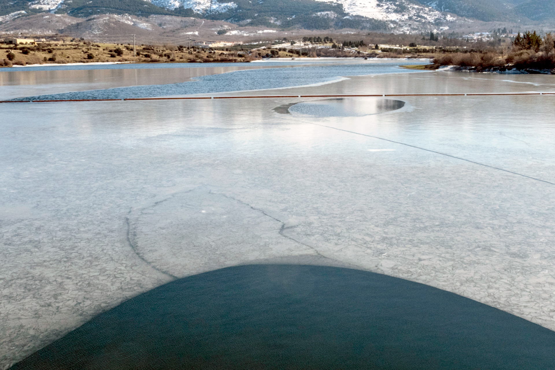 El pantano del Pontón, soltando agua. / KAMARERO