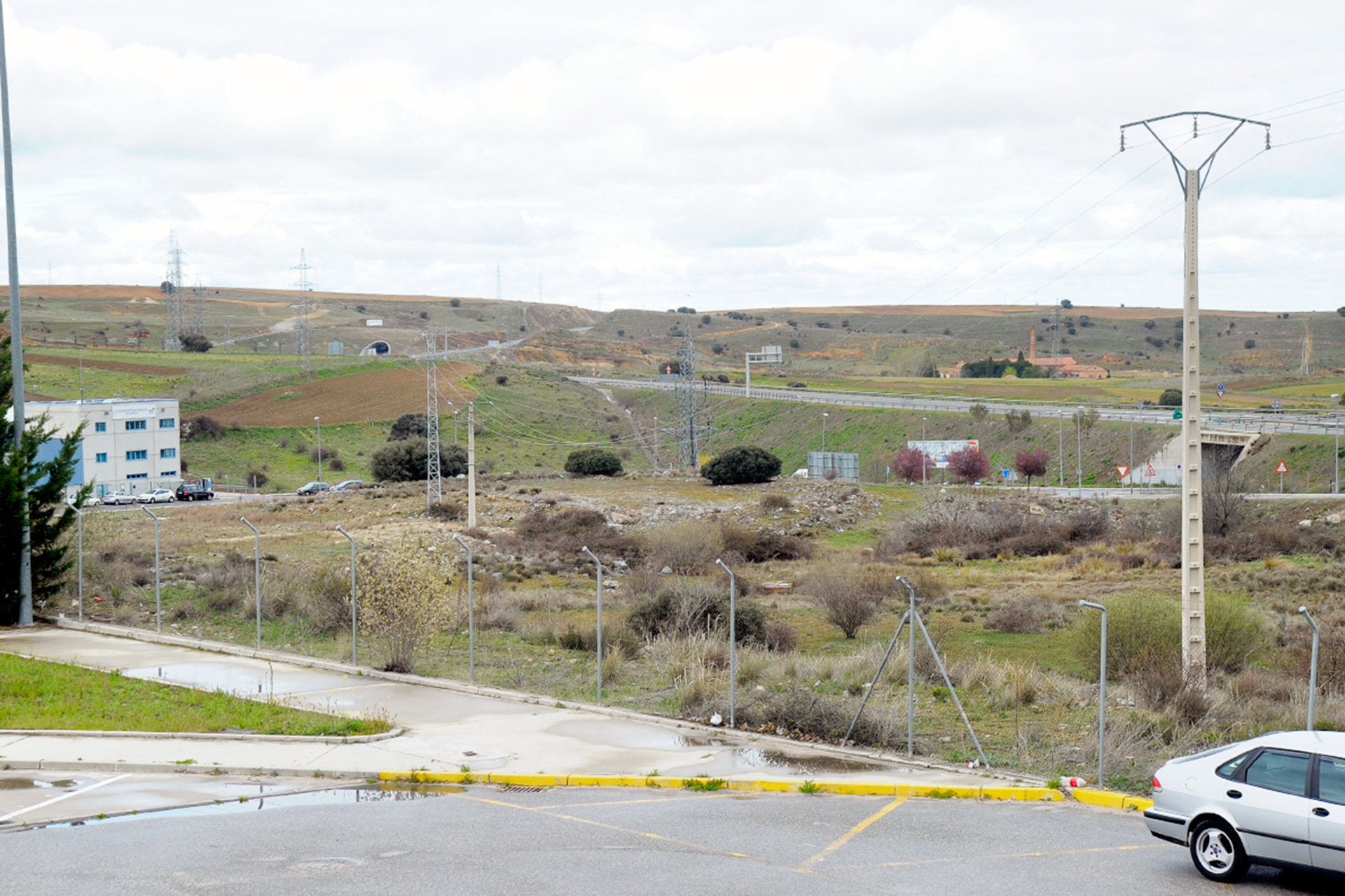 Las parcelas se sitúan muy cerca de las actuales instalaciones del centro. / KAMARERO
