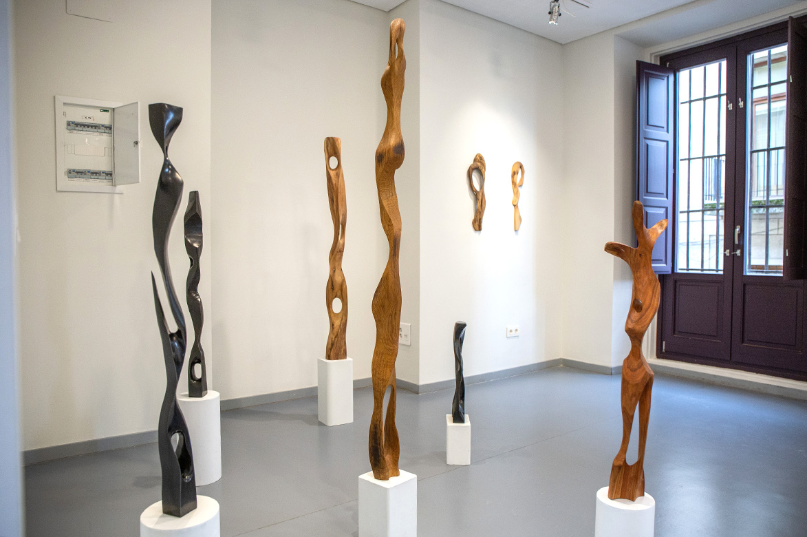 Parte de la obra escultórica de Osorio que puede verse en las salas de Palacio Quintanar. / NEREA LLORENTE