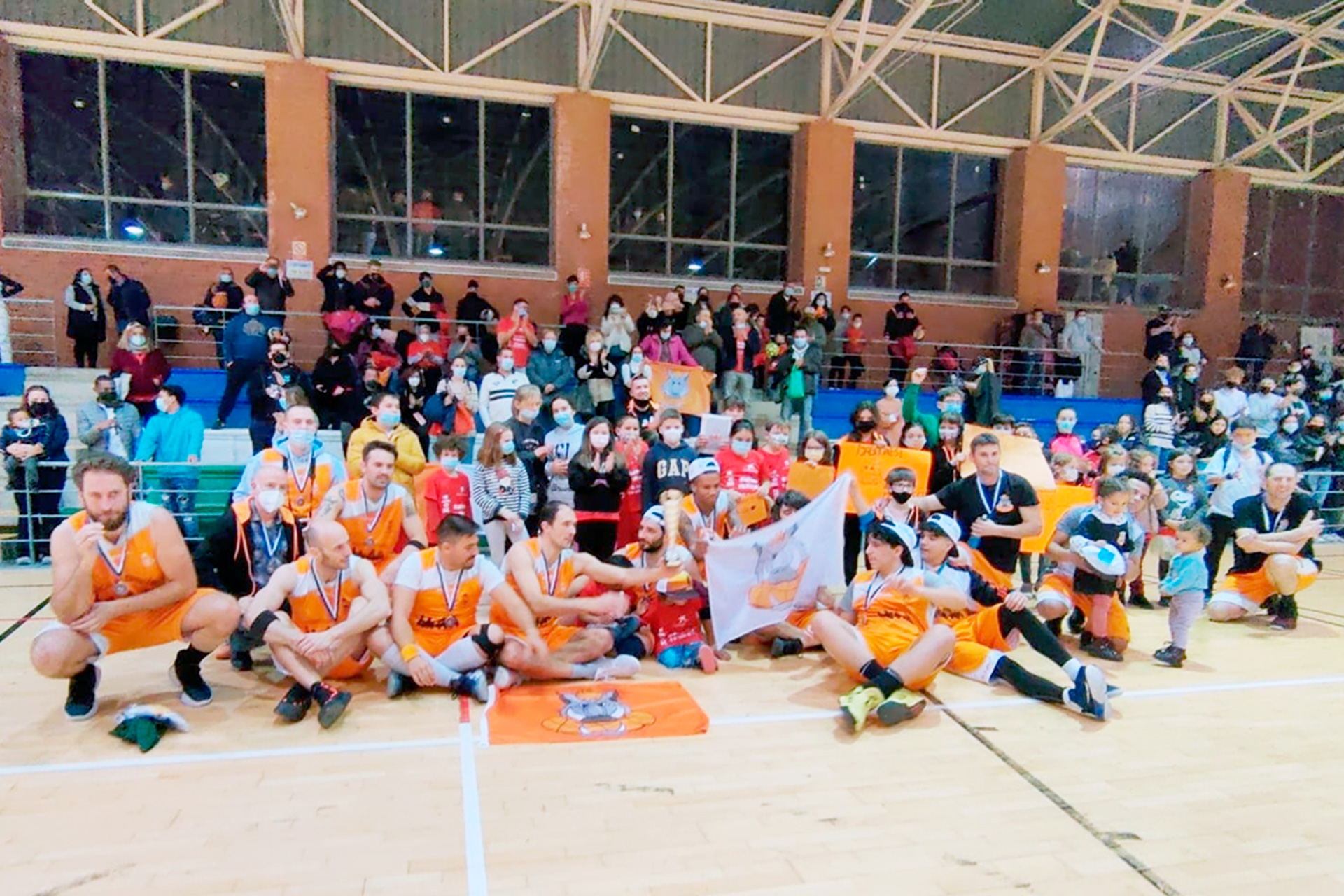 El CB Jabalines, tras disputar la gran final del domingo. /E.A.