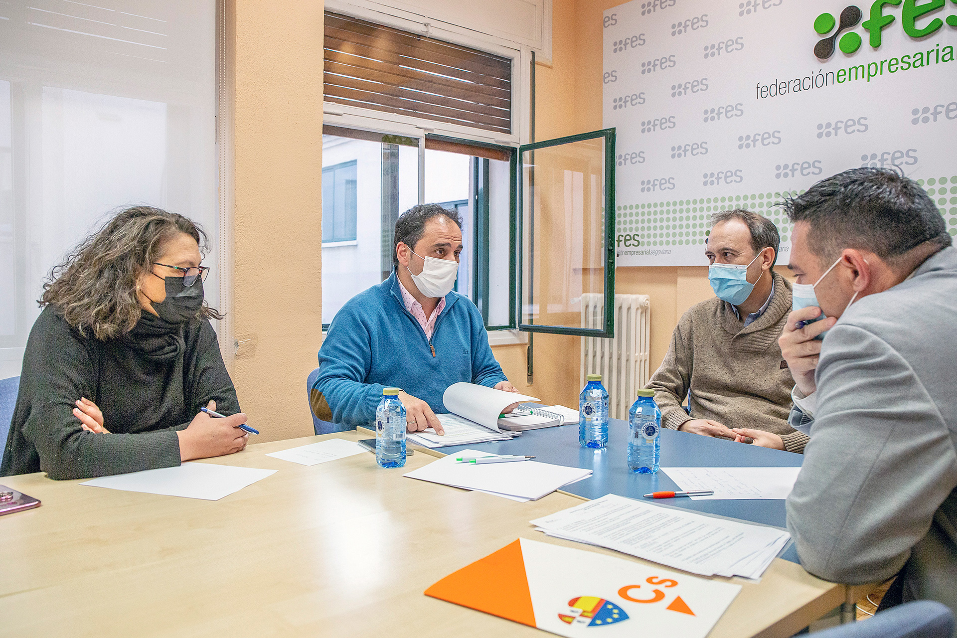 Afrodisio Martínez junto a representantes de FECOSE. / E.A.