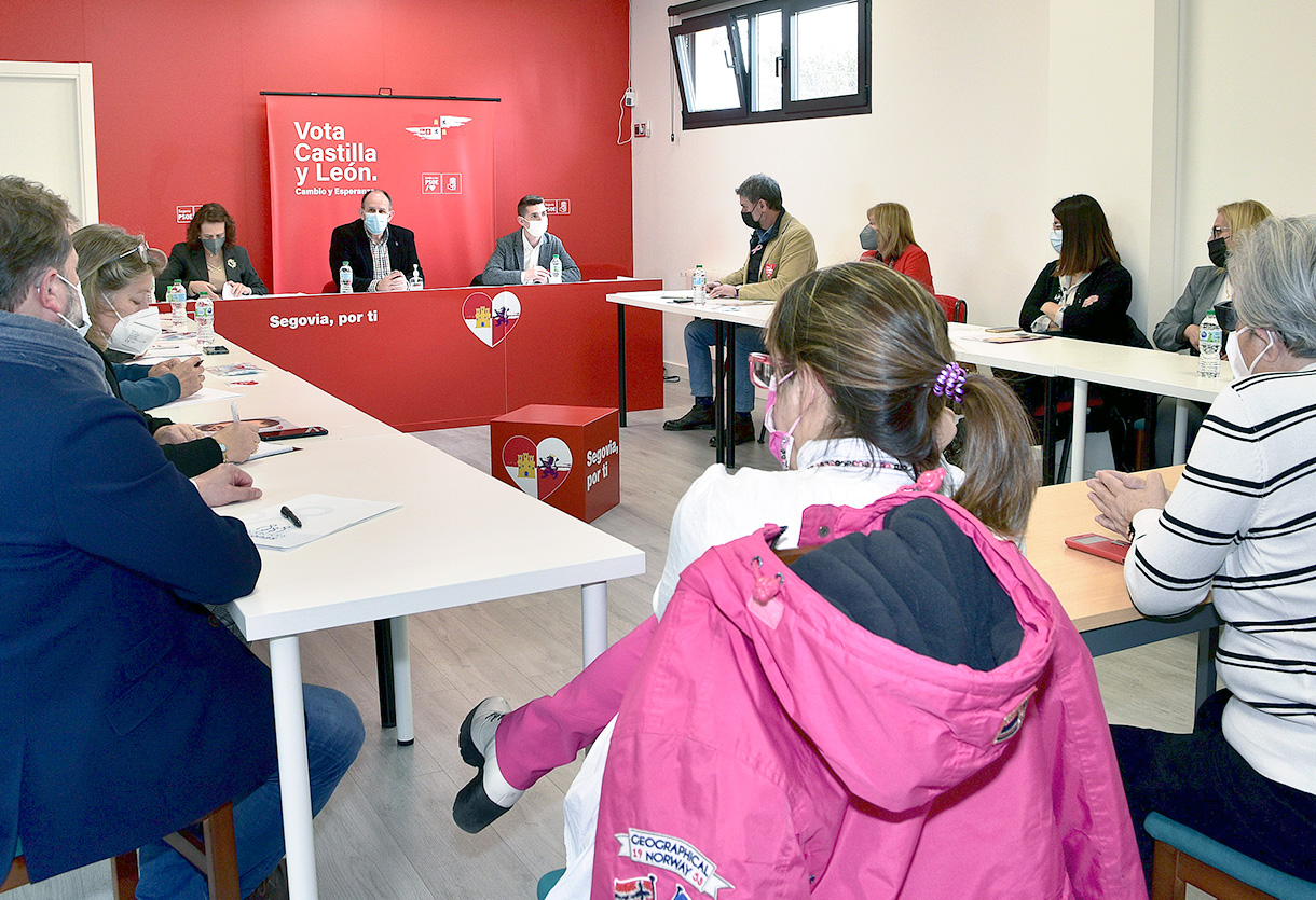 elecciones regionales psoe visita Magdalena Valerio 46
