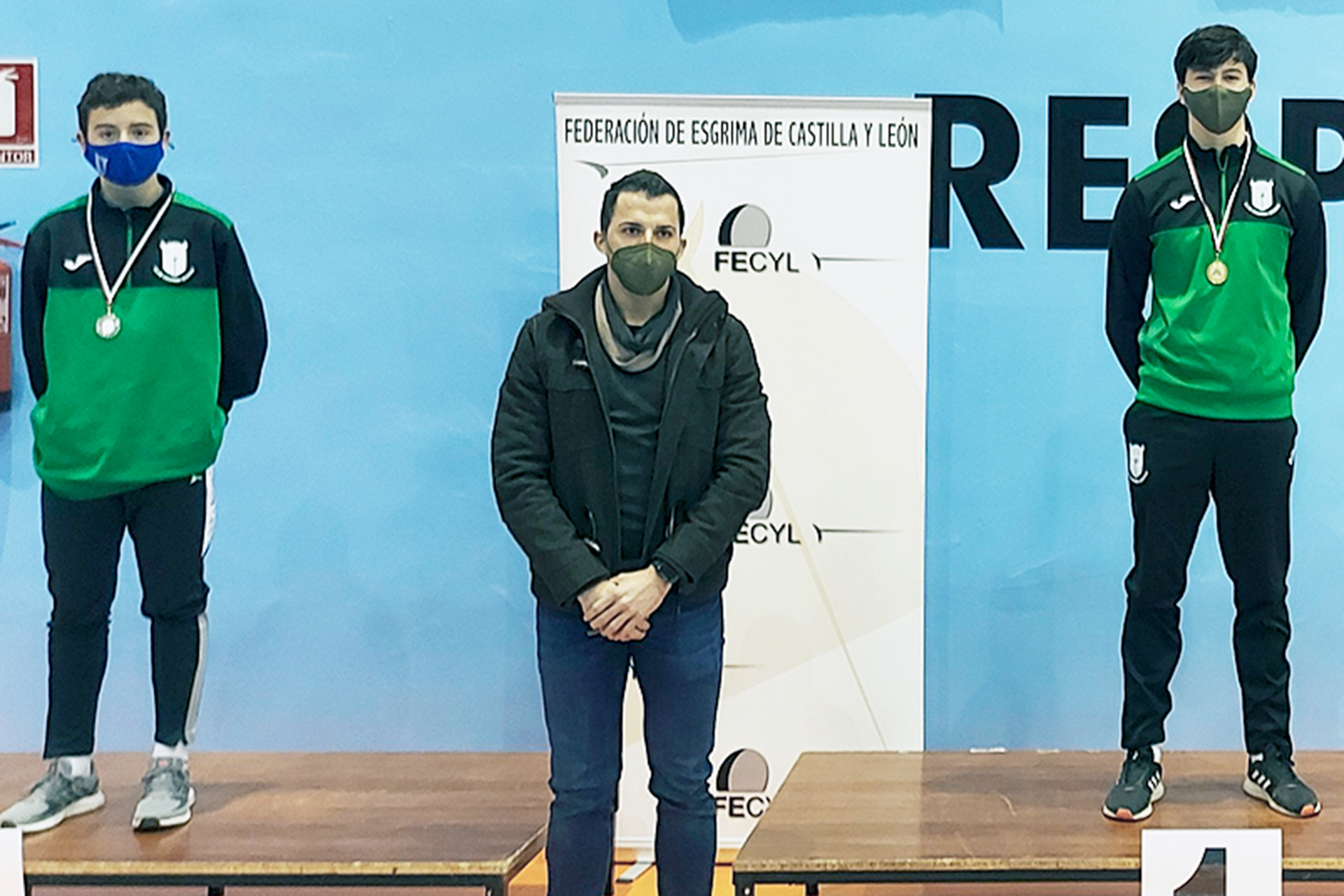 El podio en la categoría M15, con Anthony López y Hugo García./ ESGRIMA SEGOVIA