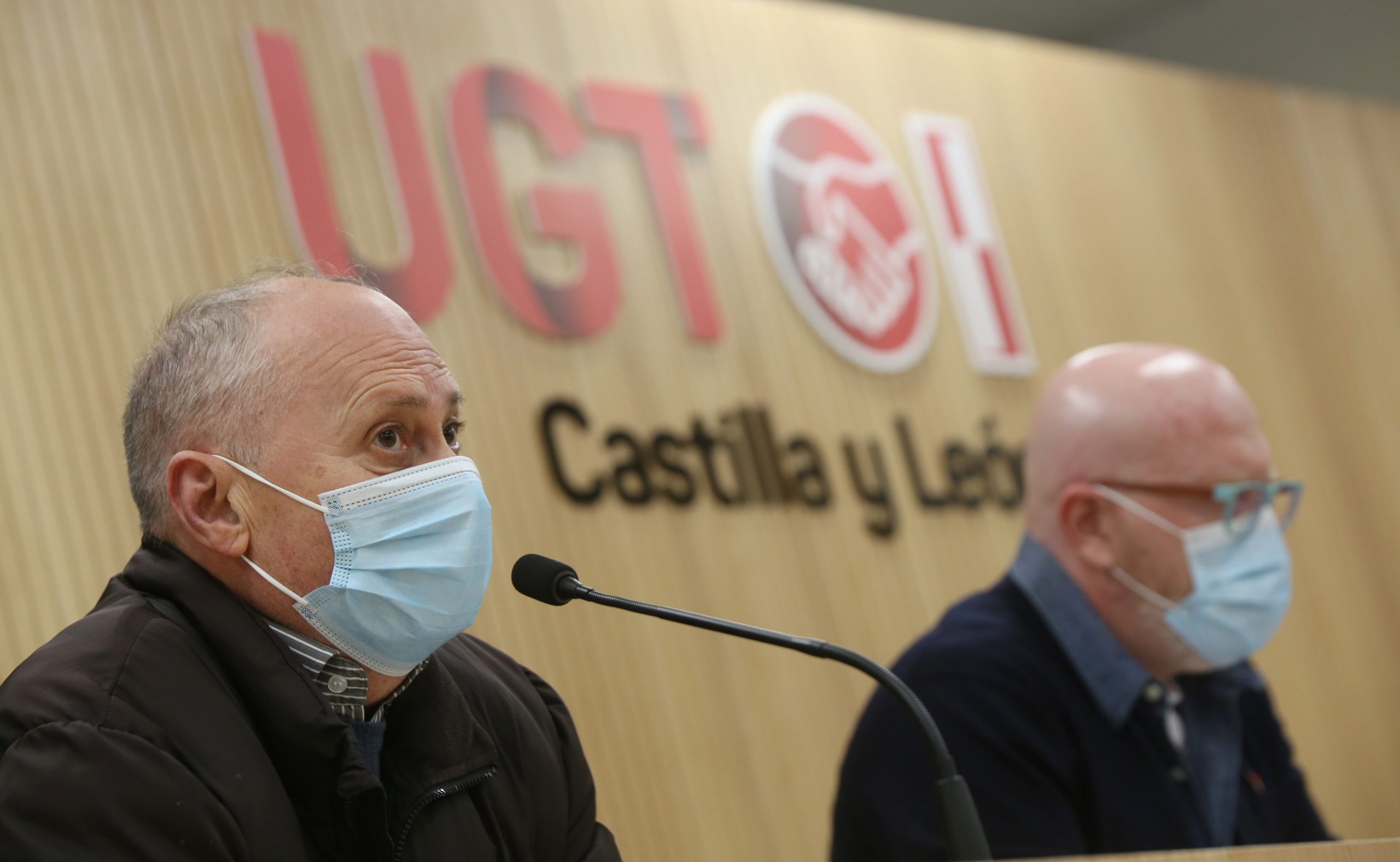 El secretario general autonómico de UGTCyL, Faustino Temprano, y el secretario de Relaciones Internacionales de UGT Confederal, Jesús Gallego García, participan en la 'Jornada confederal sobre negociación colectiva y diálogo social europeo'. / ICAL - RUBÉN CACHO
