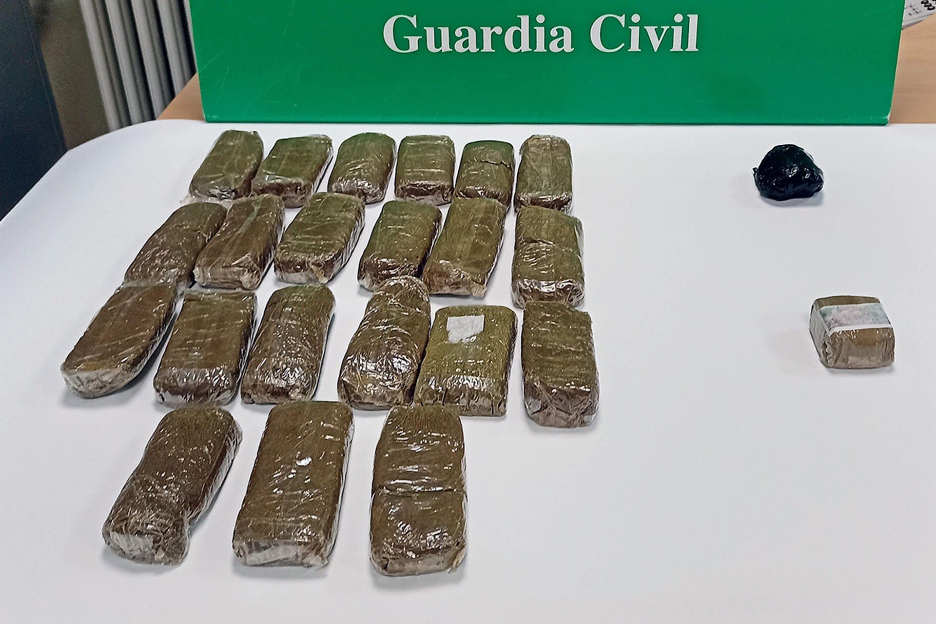 guardia civil detenidos drogas tabaco AP6