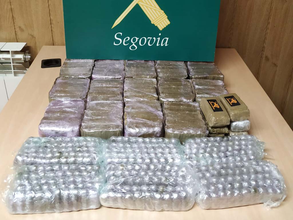 Tabletas de hachis interceptadas al detenido en Santo Tomé del Puerto. / GUARDIA CIVIL