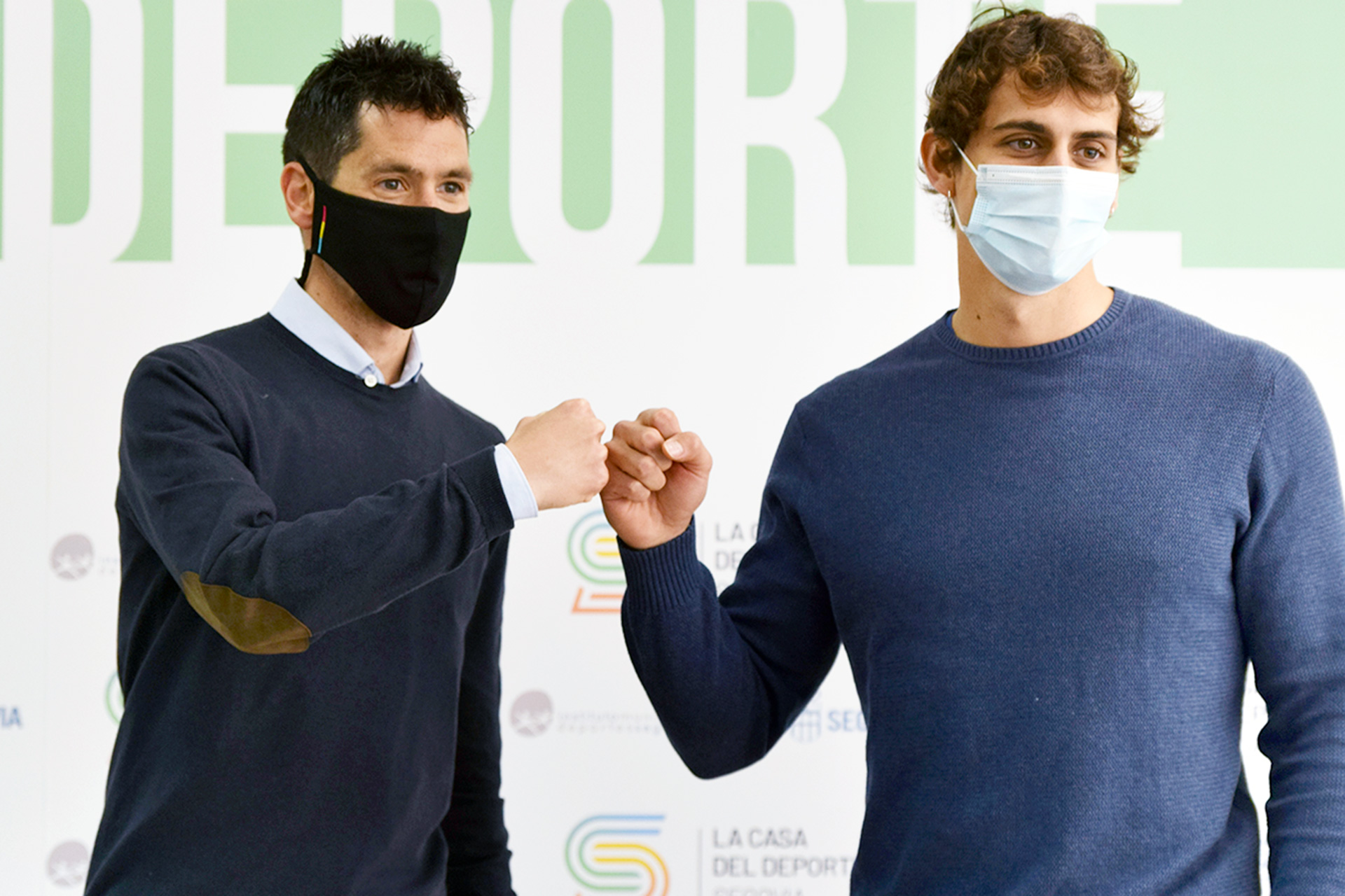 Los olímpicos Javi Guerra y David Llorente, en la presentación de la Casa del Deporte./ ROCÍO PARDOS