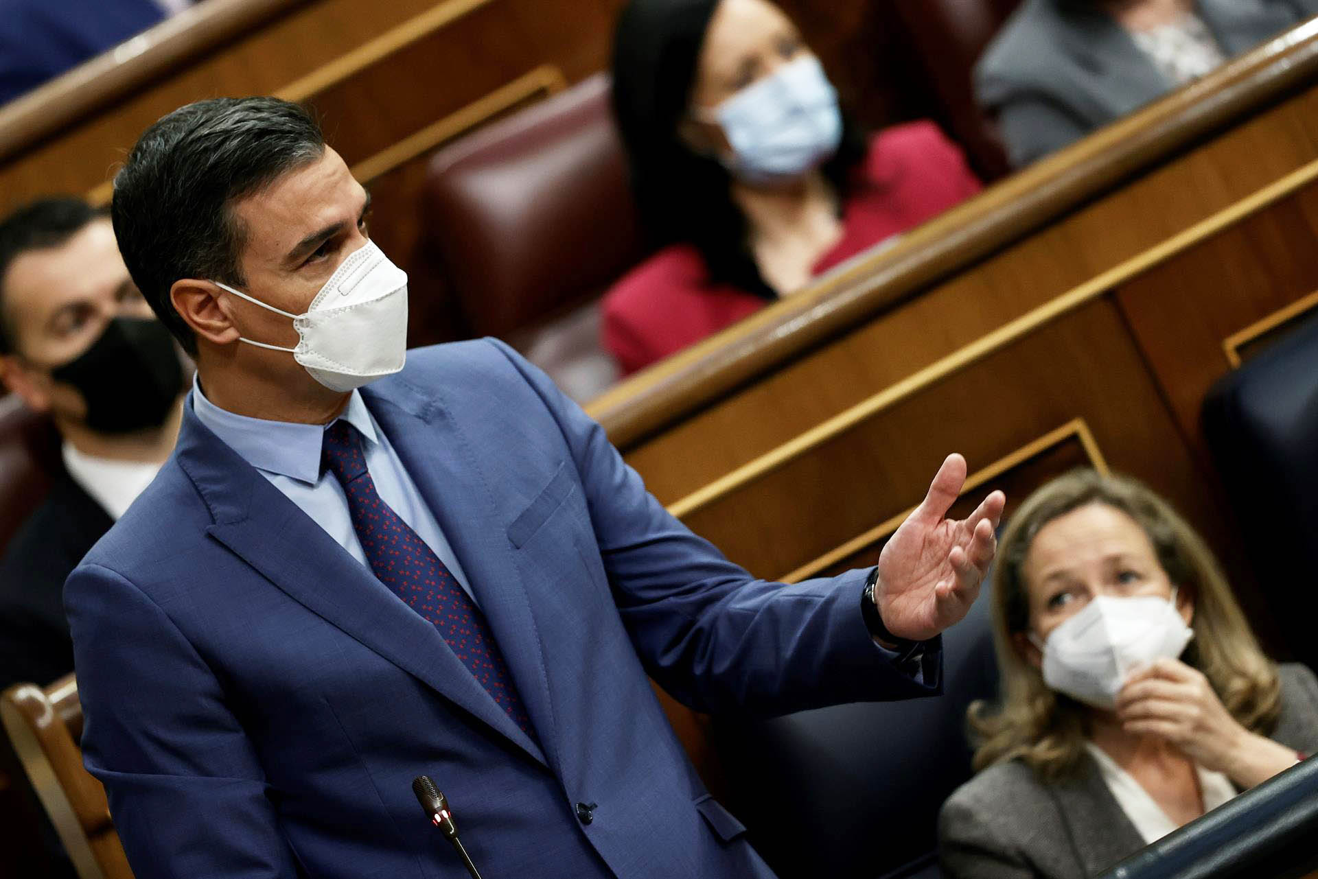 Sánchez reitera su apoyo a Casado para excluir a Vox si es "para siempre" 1 El presidente del Gobierno, Pedro Sánchez, participa en la sesión de control al Gobierno celebrada este miércoles en el pleno del Congreso de los Diputados, en Madrid. / EFE - JAVIER LIZÓN