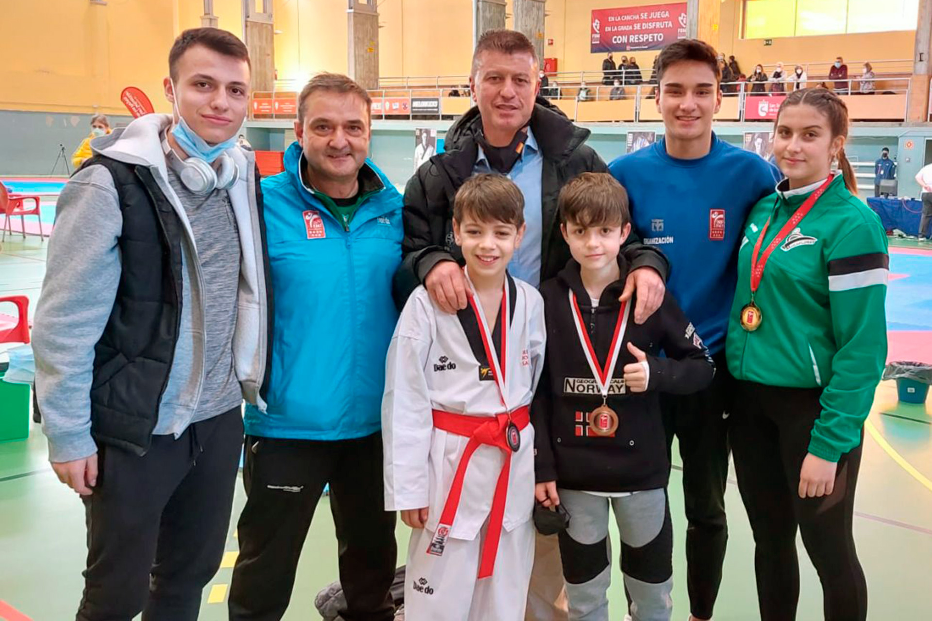 Miembros del club Miraflores-Bekdoosan en Madrid.