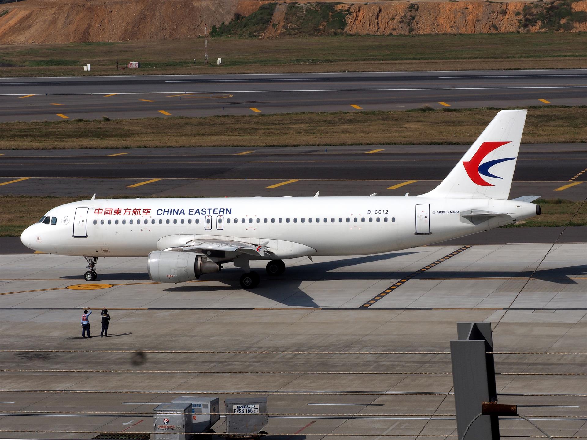 Imagen de archivo de un Airbus A320 de compañía China Eastern Airlines. EFE/EPA/DAVID CHANG