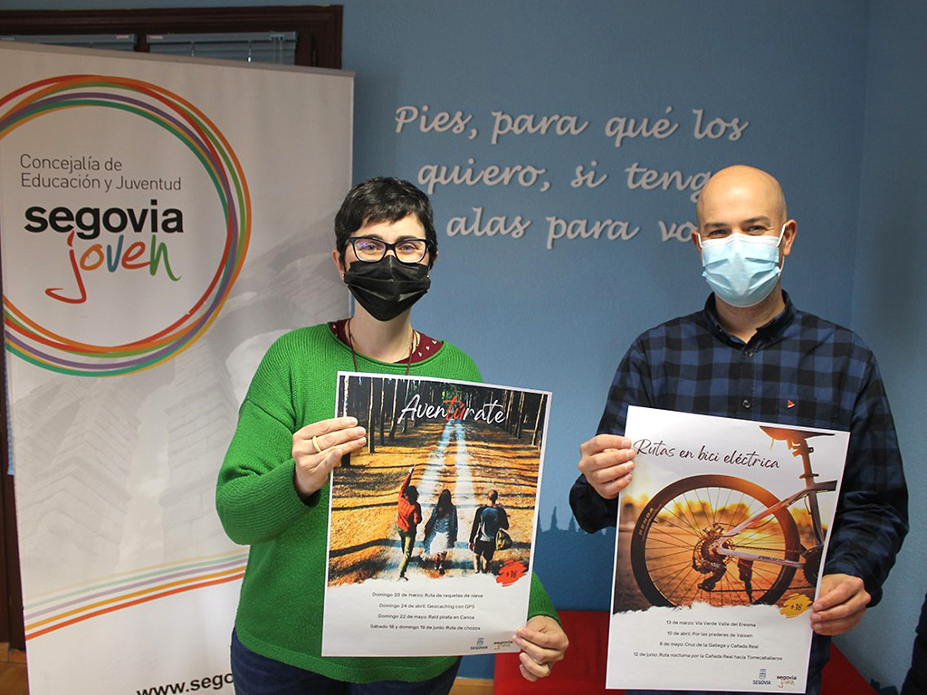 Ángel Galindo, concejal de Juventud, junto a María Pozo, dinamizadora de la Casa Joven. / E. A.