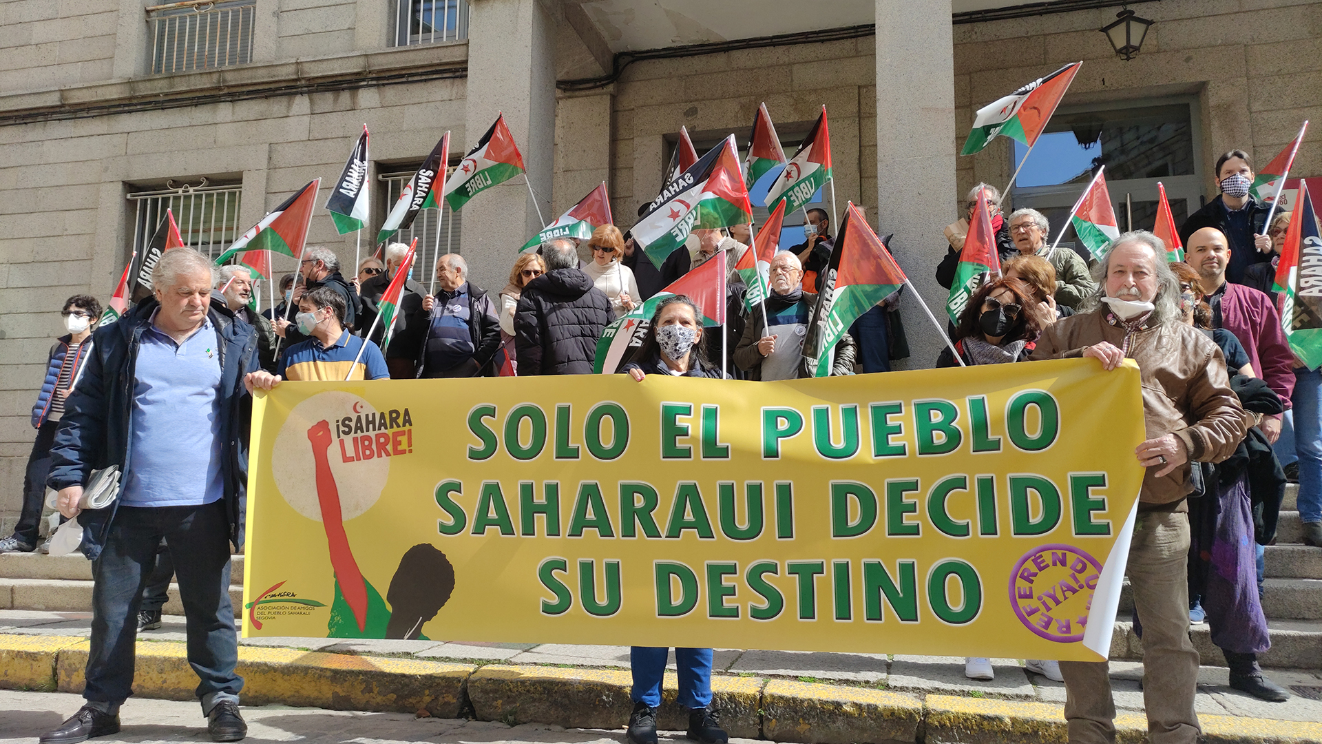 La movilización tuvo lugar a las puertas de la Subdelegación del Gobierno en Segovia. / ANA Mª CRIADO