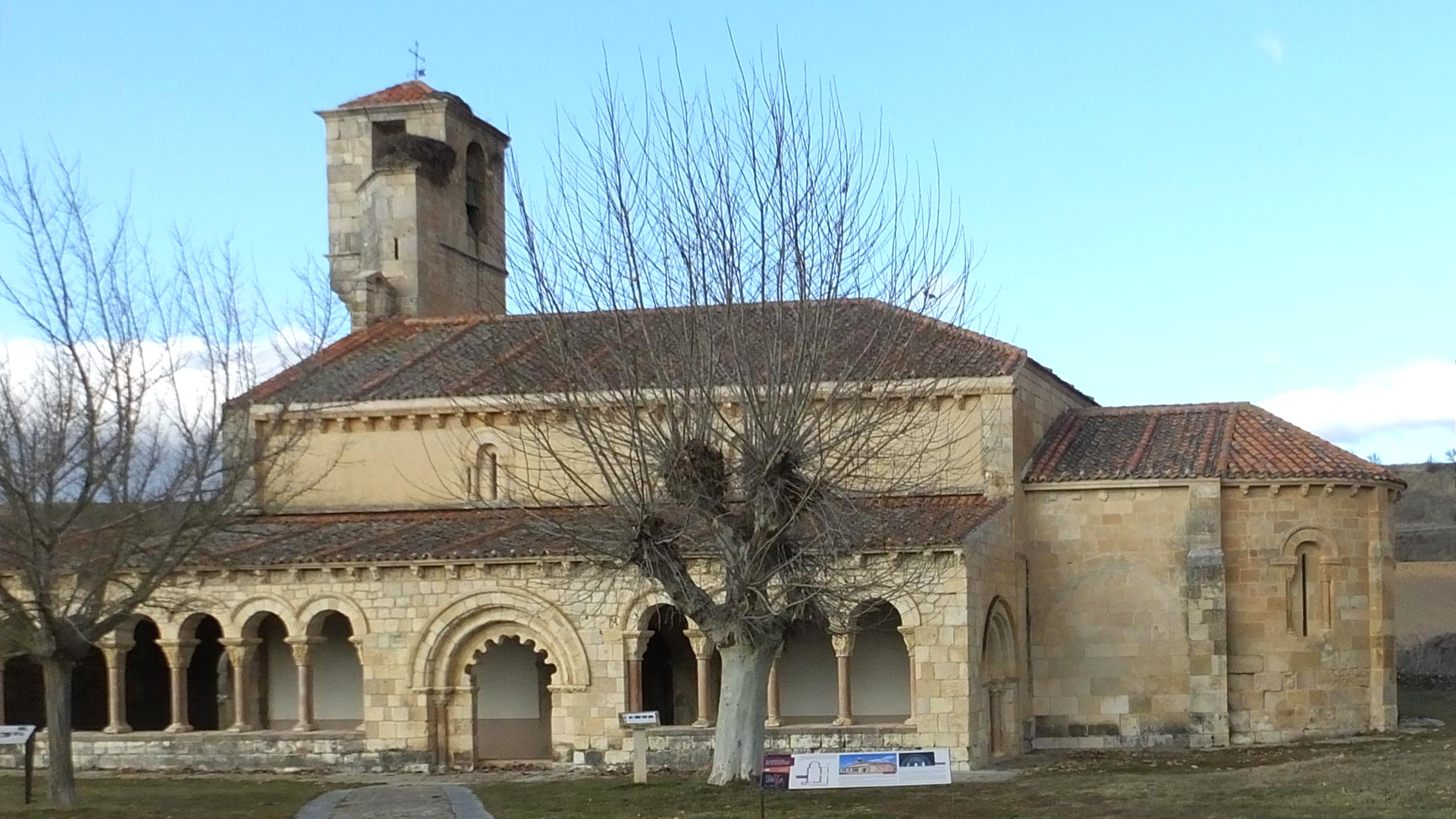 Los aledaños de la iglesia románica de Duratón será el escenario del evento organizado por ‘Segovia Viva’. / E. A.