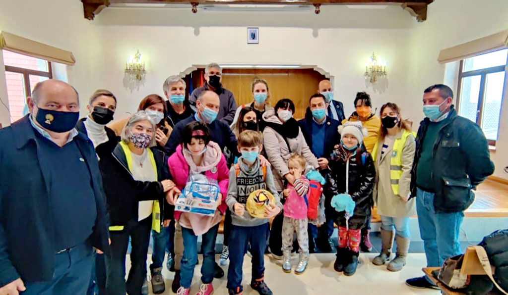 El Ayuntamiento obsequió a los niños con unos regalos. /E.A.