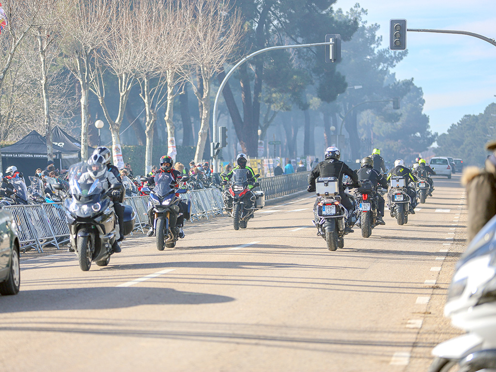 Moteros llegando a la concentración de Cantalejo. /ROCÍO PARDOS
