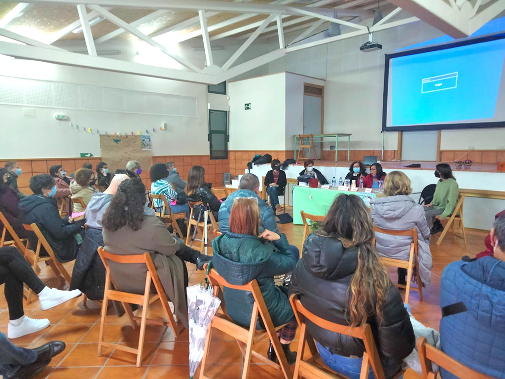 El Centro Social de Basardilla albergó la jornada organizada por la Fundación Padre Garralda./ EL ADELANTADO