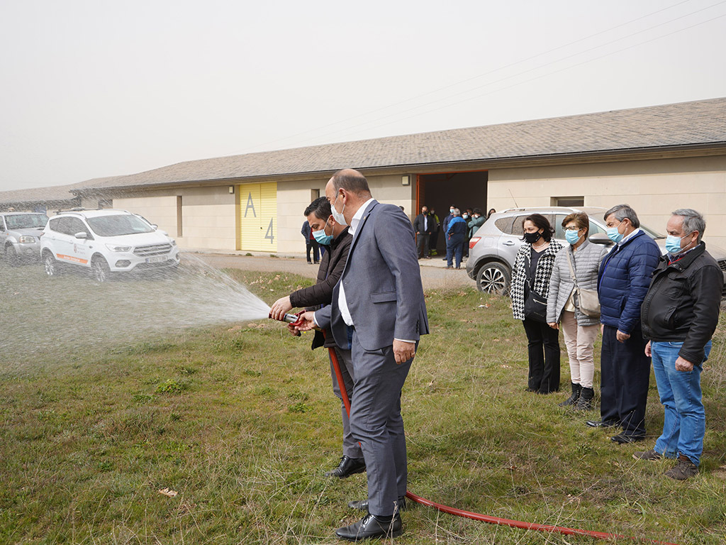 Entrega de material contra incendios a alcaldes de la provincia. / EL ADELANTADO