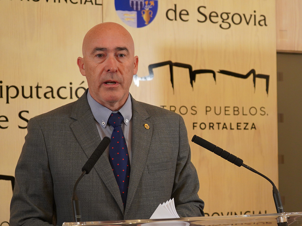 El diputado de Hacienda, Óscar Moral, en una rueda de prensa. / EL ADELANTADO