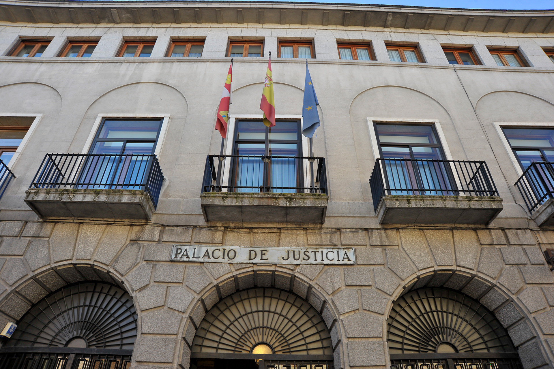 Los juzgados de primera instancia nº 2 y nº 4 están ubicados en el Palacio de Justicia de la calle de San Agustín. / Kamarero