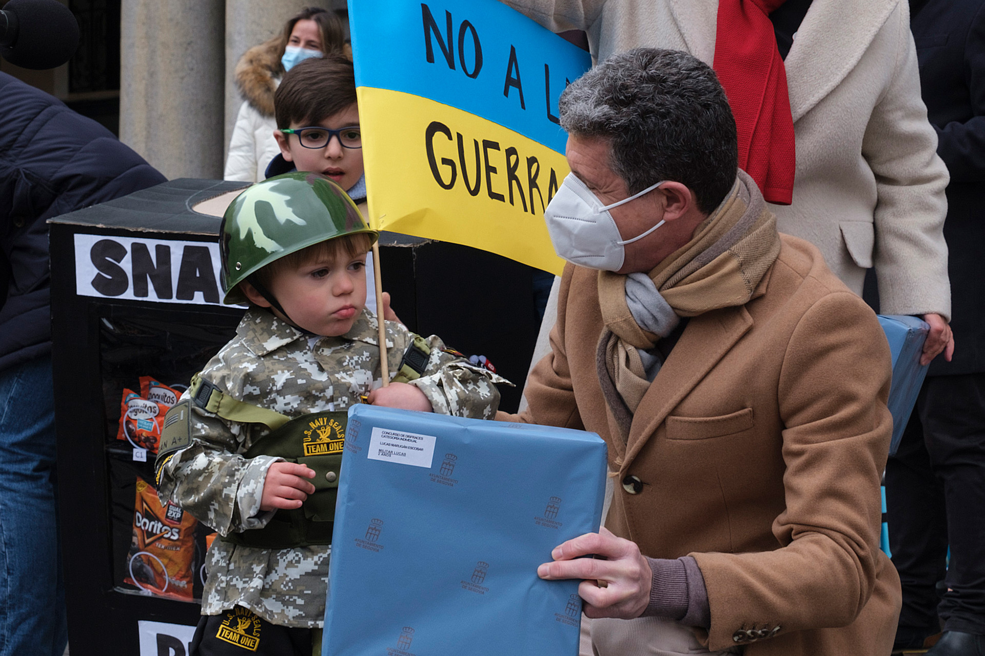 Carnaval Domingo Pinata KAM3384