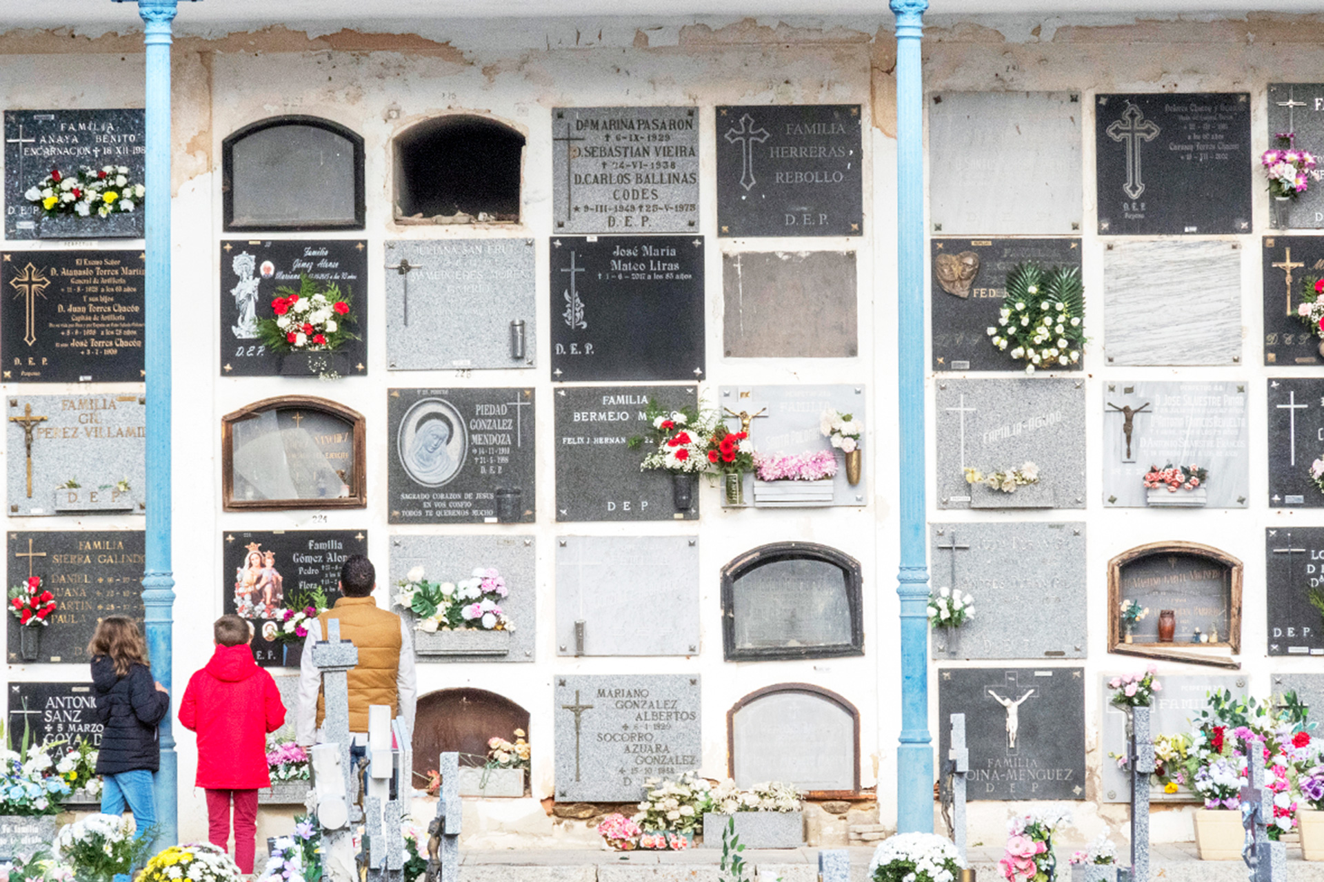 Nichos del Cementerio Santo Ángel de la Guarda de la capital.