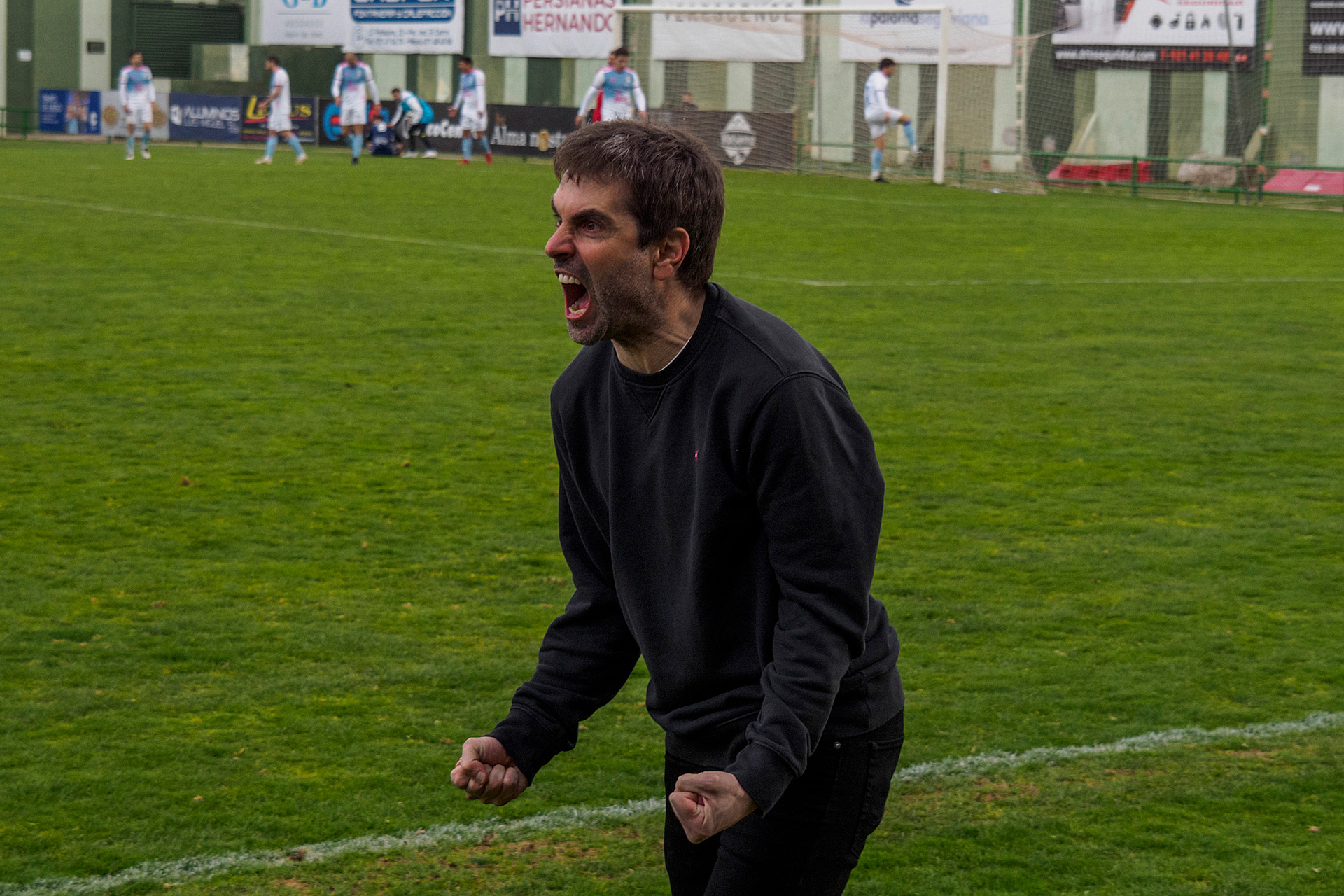 De esta manera celebró Ramsés una acción positiva de la Gimnástica Segoviana durante el encuentro jugado ante el Compostela./ KAMARERO