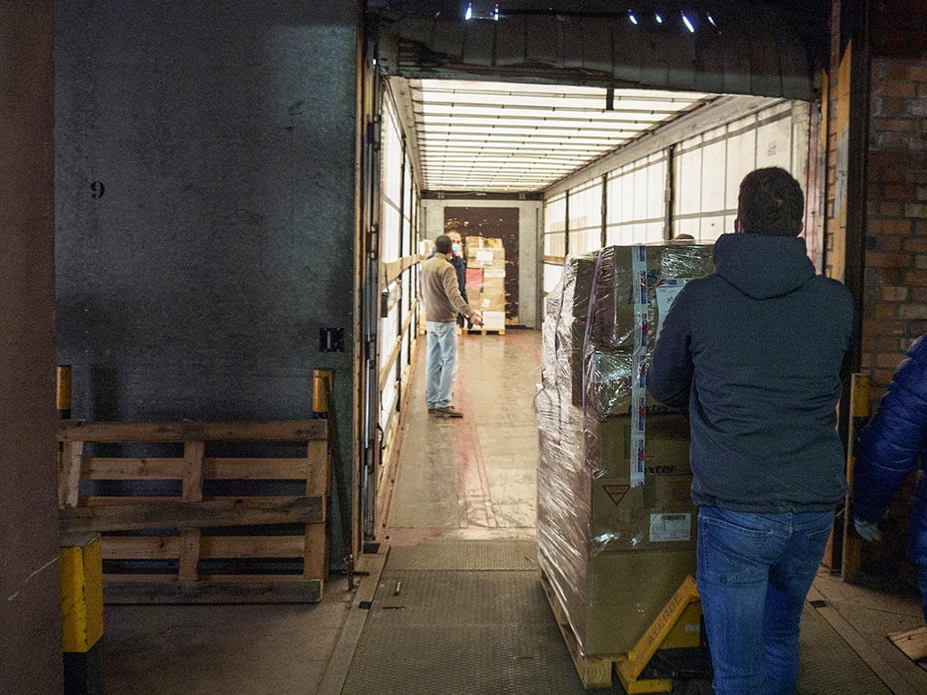 Material de ayuda humanitario para Ucrania. / KAMARERO