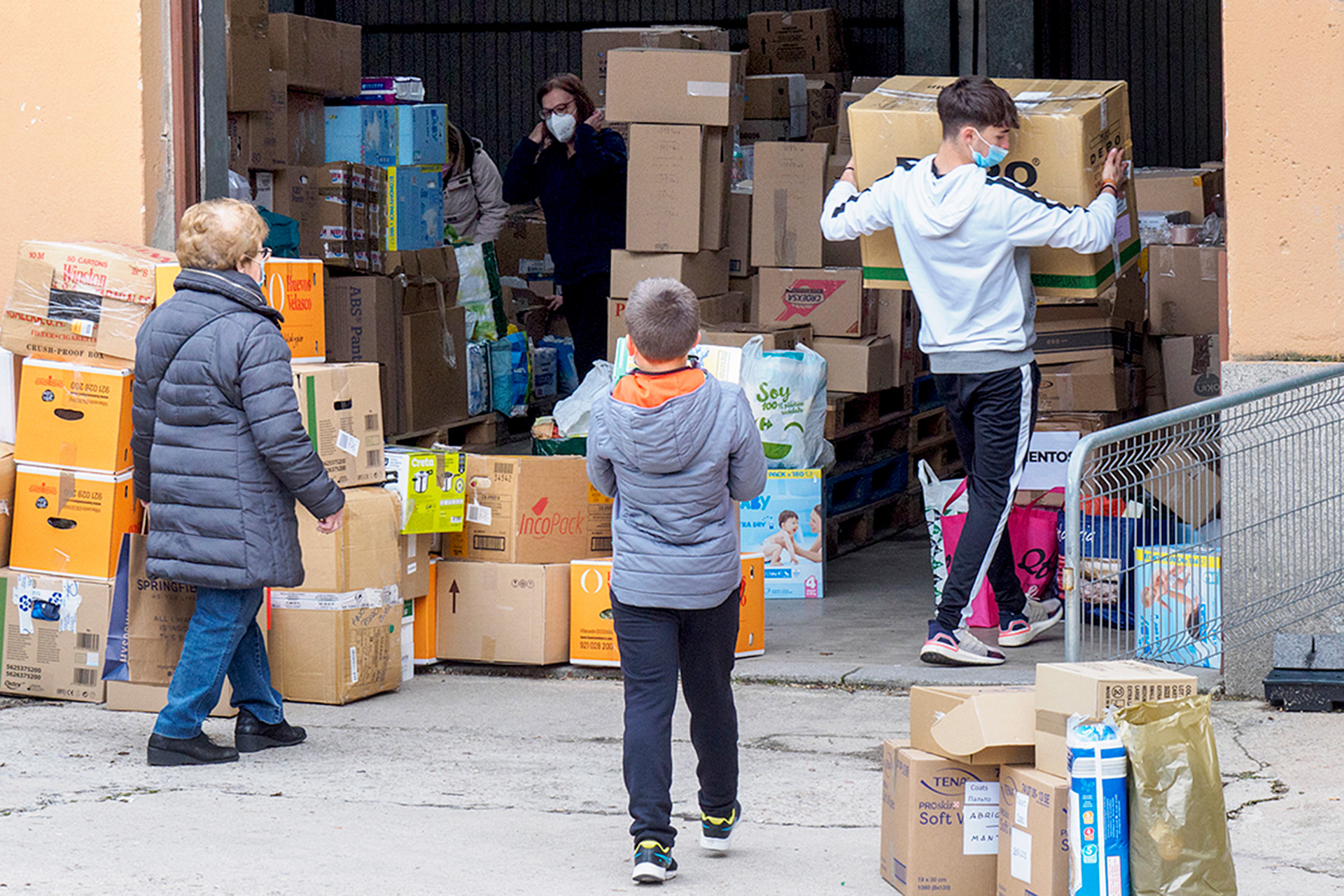 Guerra Ucrania Recogida Material Parque Bomberos KAM4349