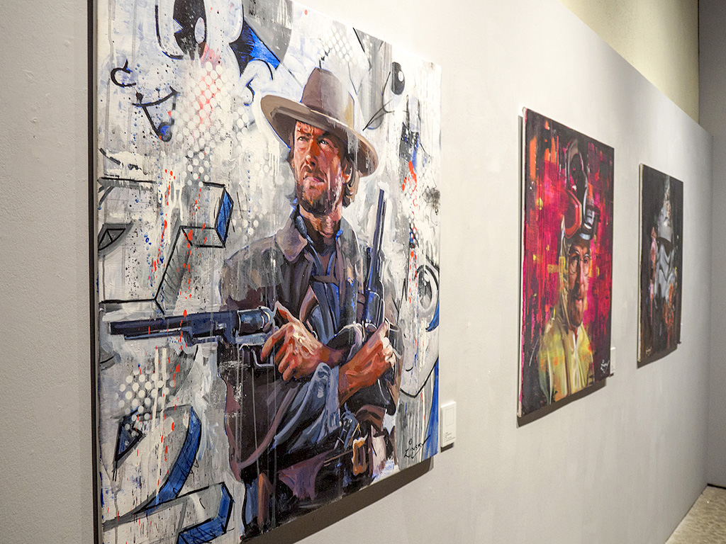 Las obras ofrecen una nueva visión de iconos del cine y la cultura pop. / KAMARERO