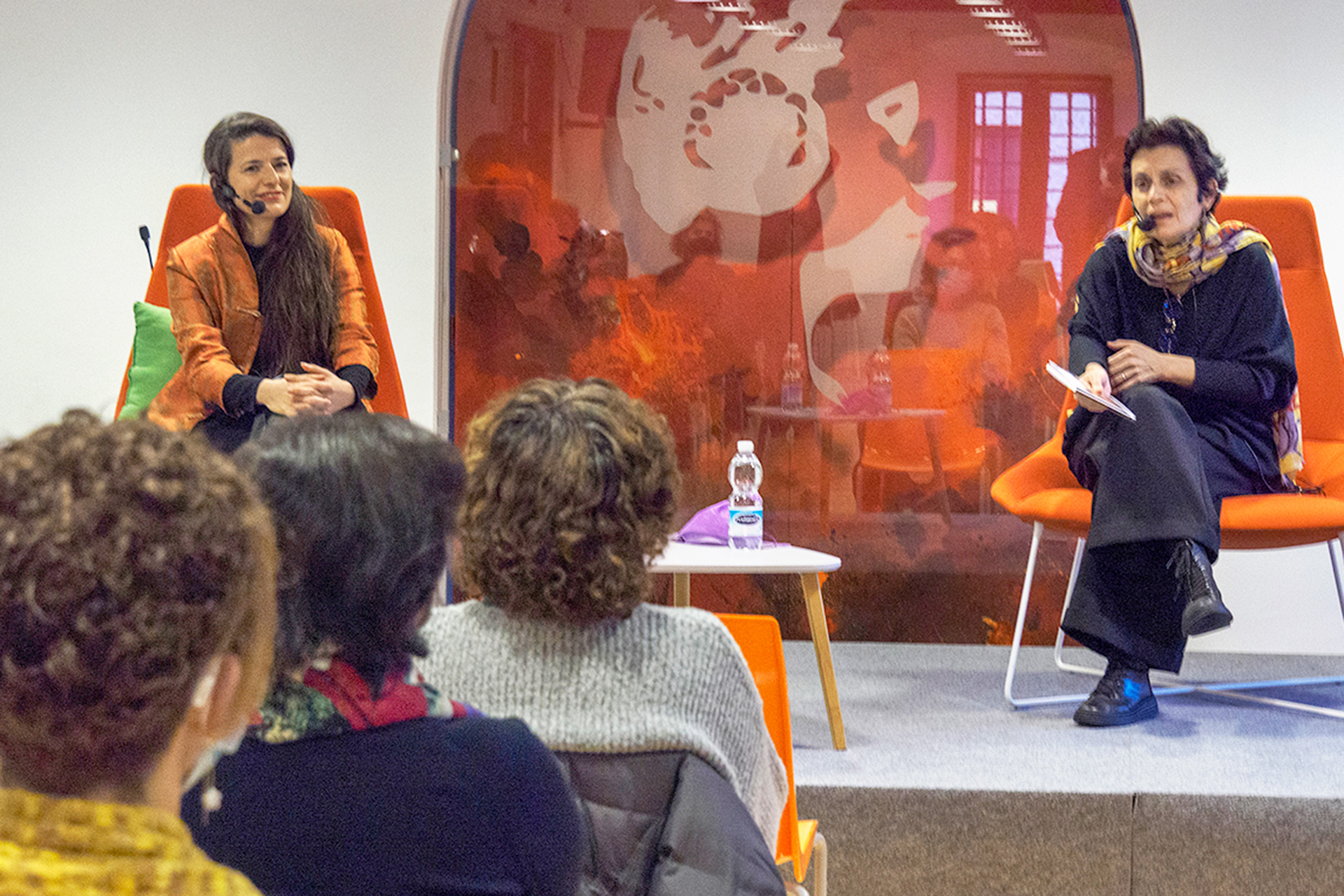 Ana Contreras y Marifé Santiago, en la Casa de la Lectura. / Kamarero