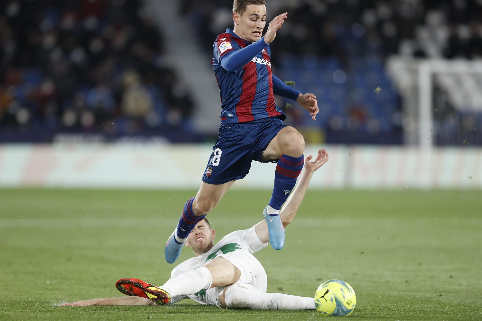 El delantero Jorge De Frutos (arriba), en una imagen de archivo. EFE/Kai Forsterling