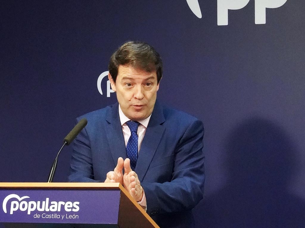 alfonso fernandez manuecoEl presidente del Partido Popular de Castilla y León y presidente en funciones de la Junta, Alfonso Fernández Mañueco, ofrece una rueda de prensa tras mantener una reunión telemática con todos los presidentes provinciales del PP. / ICAL - MIRIAM CHACÓN