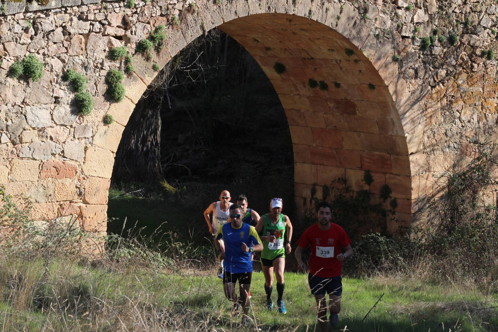 Atletas en pleno recorrido durante una pasada edición./ LA PIRONA