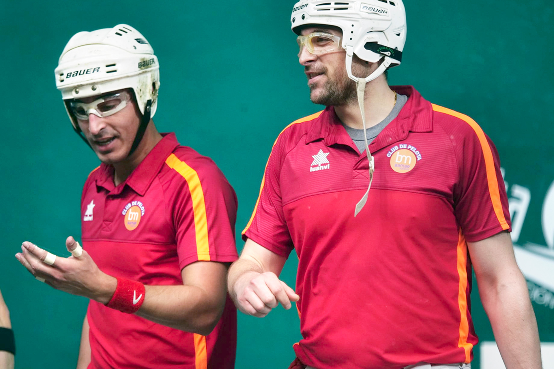 Carlos Baeza, junto a Imanol Ibáñez en un momento de la final de pala corta./ FEDERACIÓN ESPAÑOLA