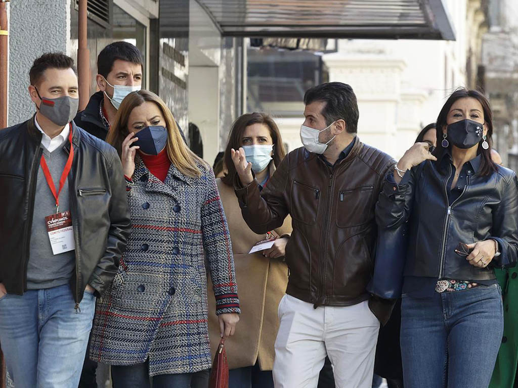 El secretario general del PSOE de Castilla y León, Luis Tudanca, a su llegada al Comité Federal del PSOE celebrado este domingo. / EFE - EMILIO NARANJO